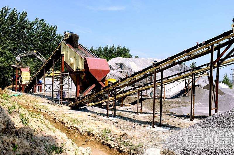 河南客户1000型锤式破碎机工作现场 河南客户1000型锤式破碎机工作现场